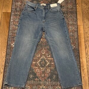 NWT Abercrombie & Fitch Ultra High Rise “The Ankle Straight” Jeans